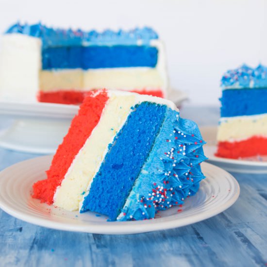 Fourth of July Cheesecake Cake - Recipe photo by theitsybitsykitchen