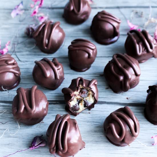 Cookie Dough Truffles - Recipe photo by primitivish