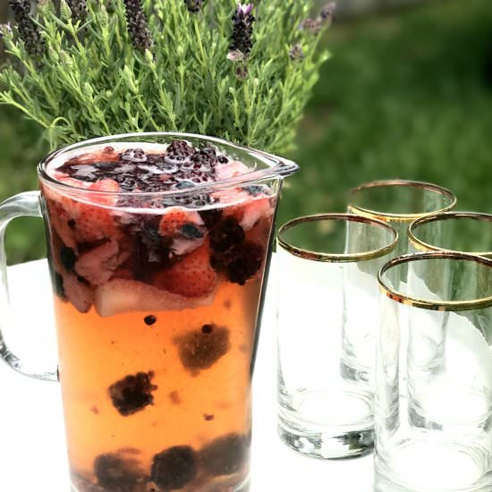 Prosecco berry sangria - Recipe photo by kojodesigns