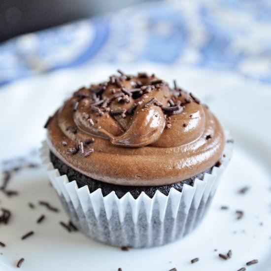 Vegan Dark Chocolate Cupcakes - Recipe photo by lettuceeatveggies