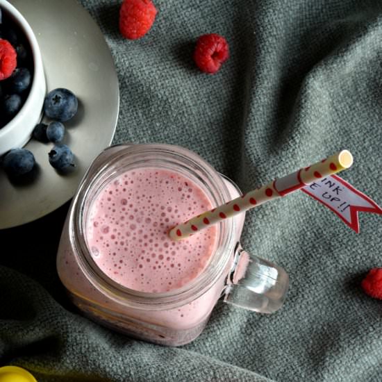 Ice Cream Smoothie - Recipe photo by Cookilicious
