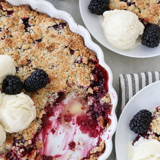Blackberry Cobbler Crumble - Recipe photo by sugarandcharm
