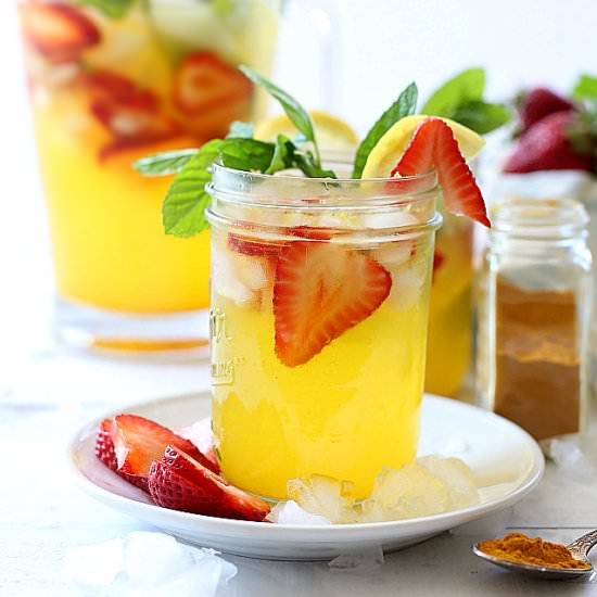 Turmeric Lemonade - Recipe photo by Delightful Mom Food