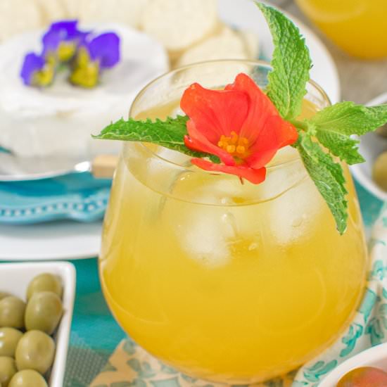 White Wine Peach Cocktail - Recipe photo by pepperspennies