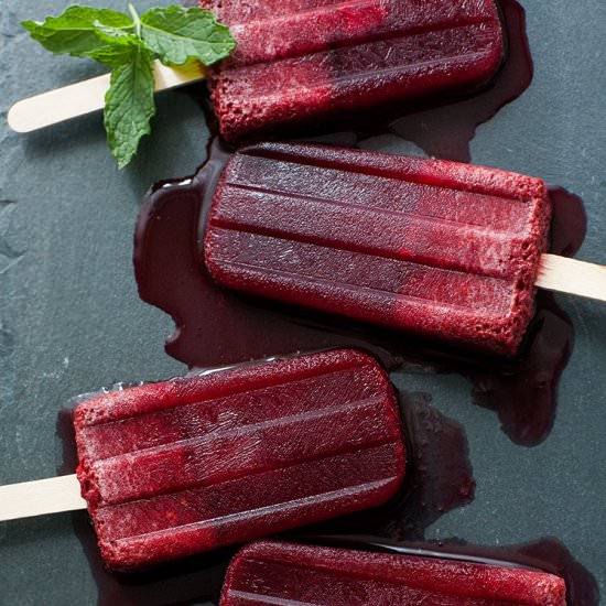 minty hibiscus blackberry popsicles - Recipe photo by jojotastic