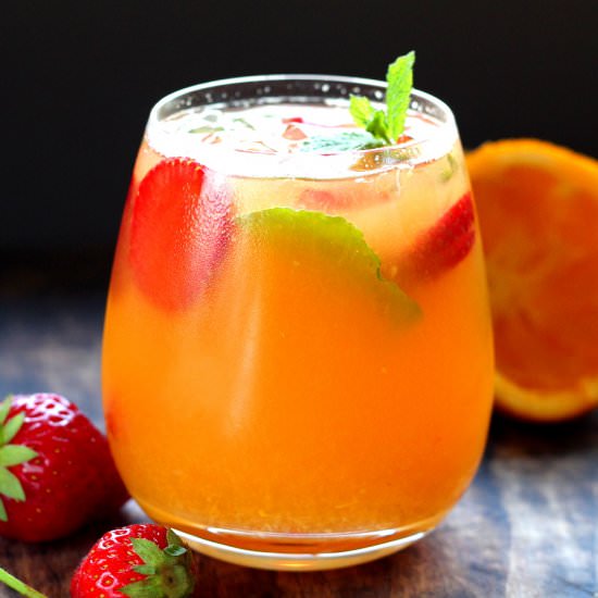 Drink with White Wine - Recipe photo by buszujacawkuchni