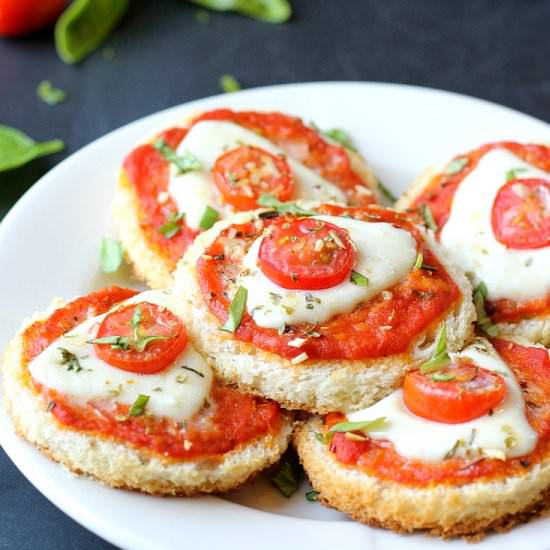 Easy Margherita Pizza Bites - Recipe photo by Garden in the kitchen