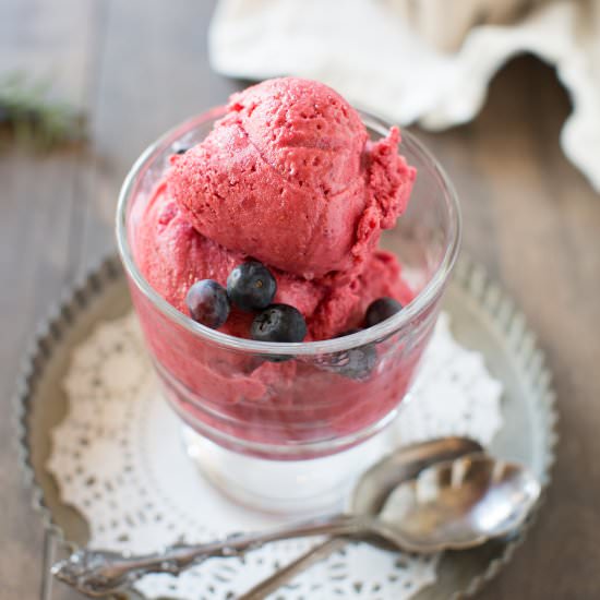 No-churn Raspberry Frozen Yogurt - Recipe photo by Kristine Underwood