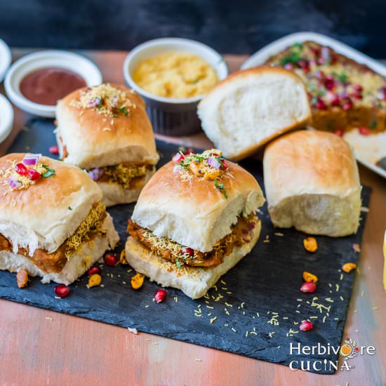 Kutchi Dabeli - Recipe photo by Herbivore Cucina