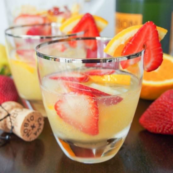 Cava Sangria - Recipe photo by carolinescooking
