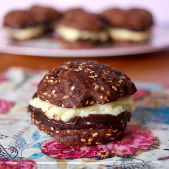 choc sesame sandwch cookies - Recipe photo by JohannaGGG