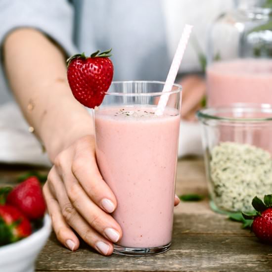 Strawberry Banana Yogurt Smoothie - Recipe photo by foolproofliving.com