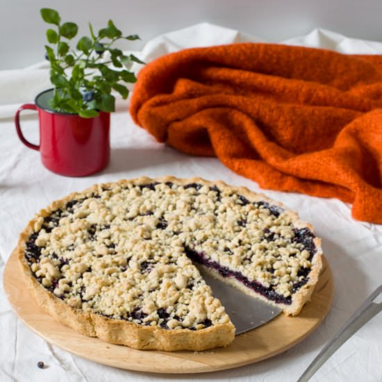 Blueberry tart with a crumbly top - Recipe photo by electricbluefood