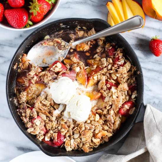 Vegan Strawberry Peach Crisp - Recipe photo by pumpkinandpeanutbutter