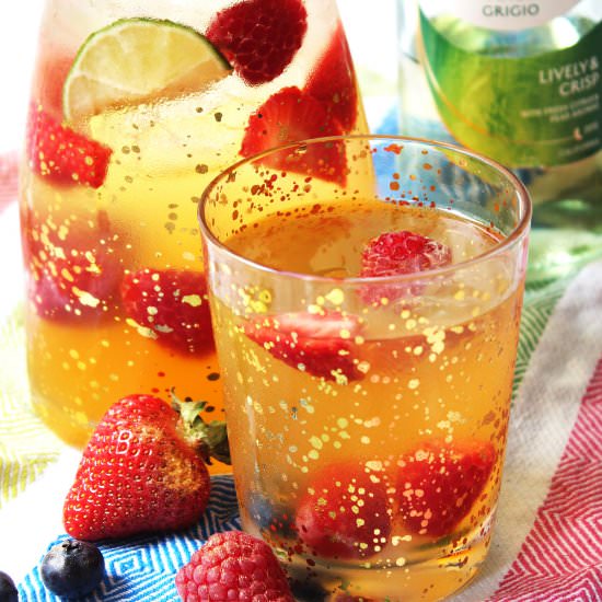 White Wine Sangria (Sangria Blanca) - Recipe photo by SupperintheSuburbsN14