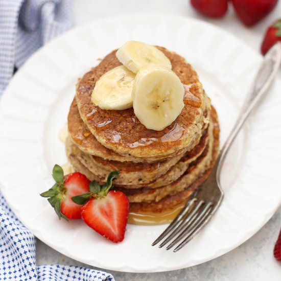 Banana Oatmeal Pancakes - Recipe photo by onelovelylife