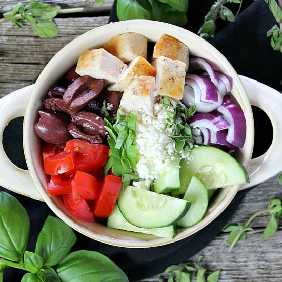 Skinny Greek Salad with Chicken - Recipe photo by happihomemade