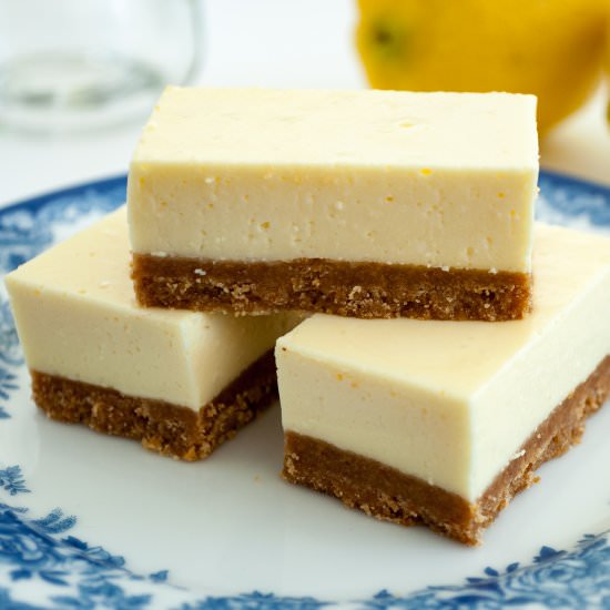 No-Bake Lemon Cheesecake Bars - Recipe photo by Traybakes and More