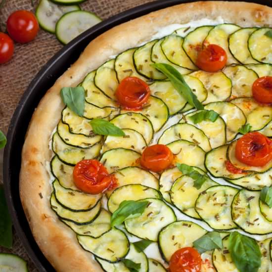ZUCCHINI AND RICOTTA PIZZA - Recipe photo by JUEGODESABORES