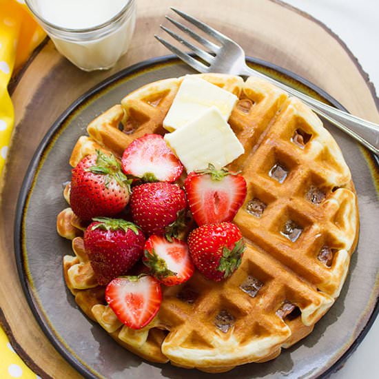 Buttermilk Fluffy Waffles - Recipe photo by MunatyCooking