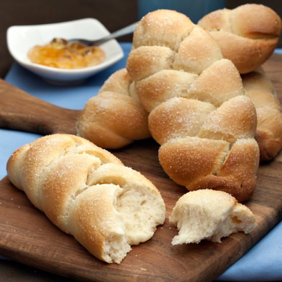 Sweet Yogurt Braids - Recipe photo by manusmenu
