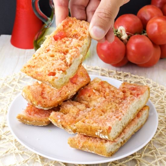 Pan con tomate / pa amb tomaquet - Recipe photo by The FoodOlic