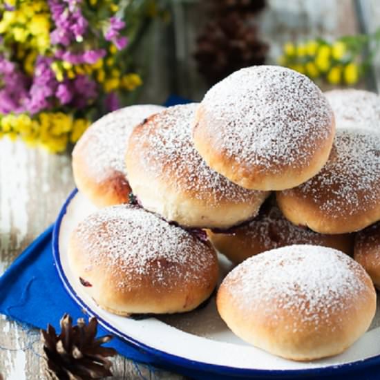 Jagodzianki – Blueberry Buns - Recipe photo by Simple Sugars