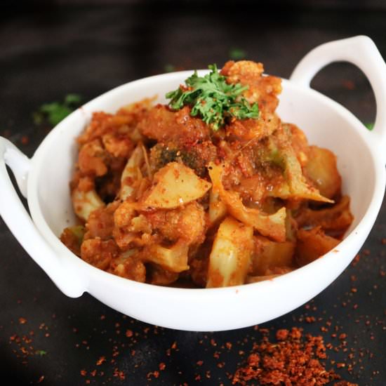 Kolhapuri Veg Tambda rassa - Recipe photo by Jinooskitchen