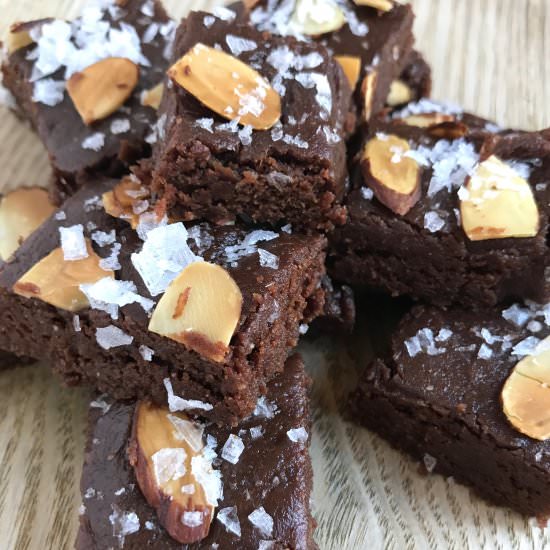 Salty Raw Chocolate Squares - Recipe photo by OvenHug