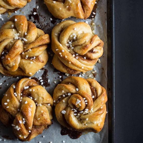 The Best Vegan Cinnamon Buns - Recipe photo by Vanillacrunnch