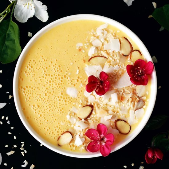 Mango Pineapple Smoothie Bowl - Recipe photo by lilVienna.com