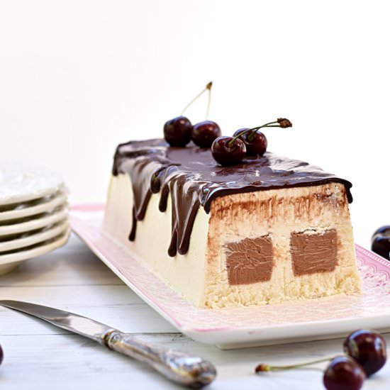 Coconut and Chocolate Mousse Cake - Recipe photo by yehudit37