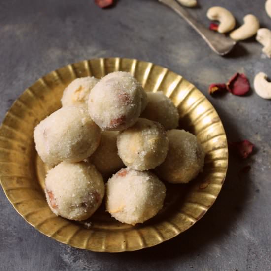 Aval Ladoo / Poha Laddu - Recipe photo by PriyaShiva