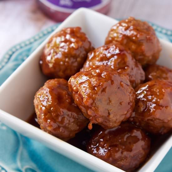Easy Crockpot Meatballs - Recipe photo by hollyscheatday