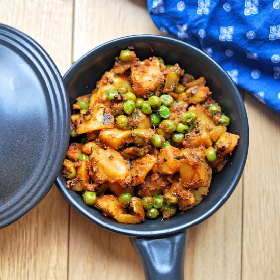 Easy and Quick Dry Potato Peas Curry - Recipe photo by YourFoodFantasy