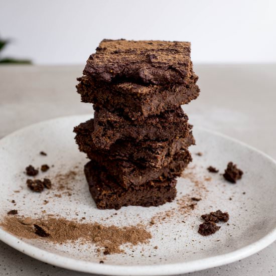6-ingredient vegan paleo brownie - Recipe photo by Kalemaryblog