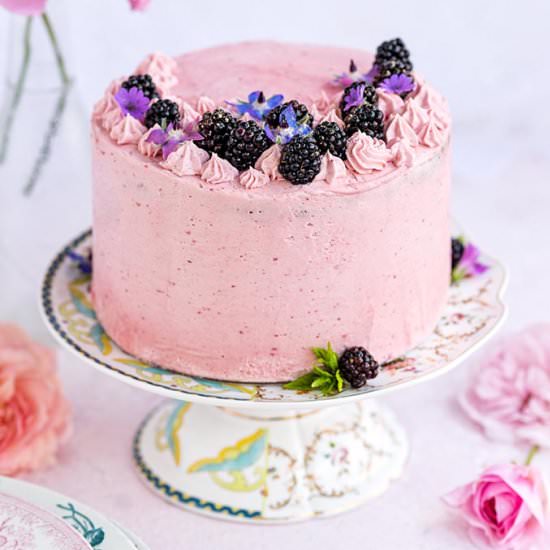 Vanilla cake with blackberry - Recipe photo by supergoldenbakes