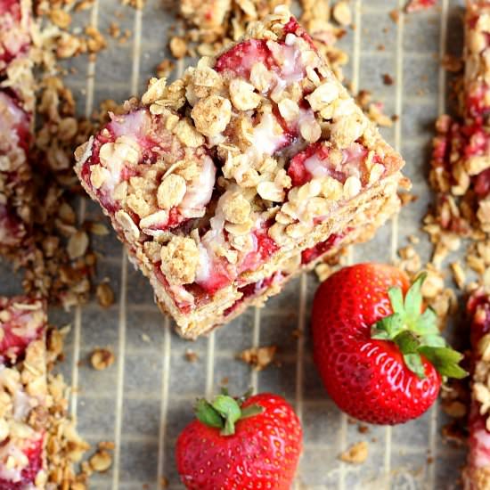 Strawberry Crumble Bars - Recipe photo by Garden in the kitchen