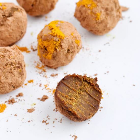 Adaptogenic Golden Milk Chocolate - Recipe photo by holisticrendezvous