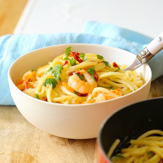 Creamy Garlic Prawns Spaghetti - Recipe photo by kidseatbyshanai
