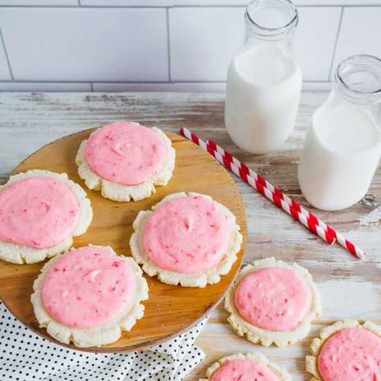 Strawberries and Cream Sugar Cookie - Recipe photo by lollyjane