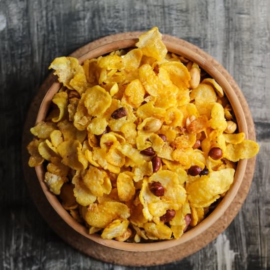 Makai No Chevdo/Cornflakes Snack - Recipe photo by Ghezaeshiriin