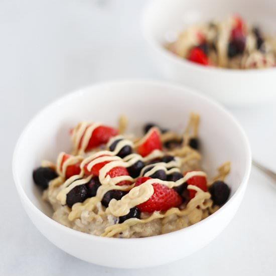 HEALTHY TAHINI MAPLE PROTEIN OATS - Recipe photo by TwoRaspberries