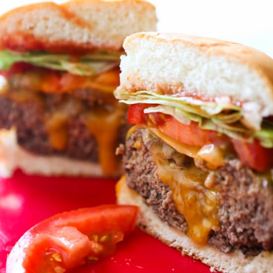 Cheese Stuffed Burgers - Recipe photo by pipandebby