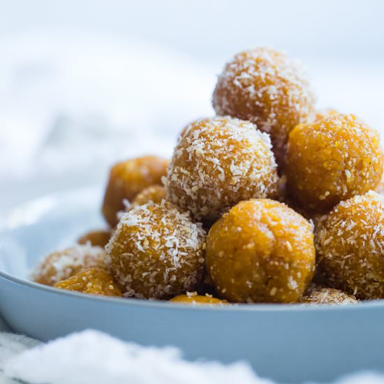 Apricot Cashew Energy Bites - Recipe photo by foodfaithfitness