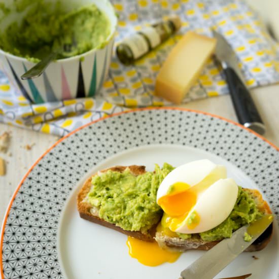 Avocado Tartine with Perfect Egg - Recipe photo by Chataigne