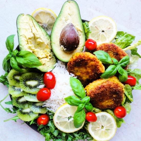 Buddha Bowl with Chickpea Burgers - Recipe photo by foodiesisterspl
