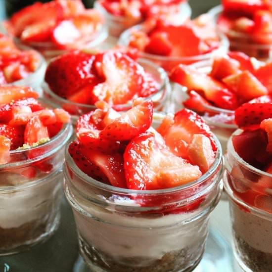Vegan Strawberry Rhubarb Mini Mason - Recipe photo by gingerhultin