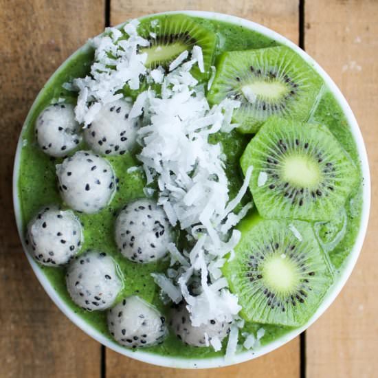 Kiwi Dragonfruit Green Smoothie - Recipe photo by jordansward