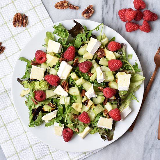 Salad with brie and raspberries - Recipe photo by karlijn2